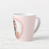 Tasse Latte Rose or blush rose de nom de photo script (Angle droit)