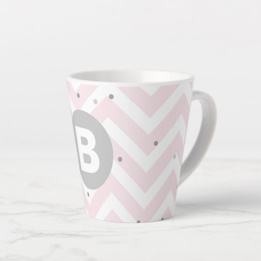 Tasse Latte Rose pastel chevron et monogramme gris points (Angle droit)