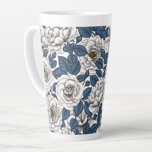 Tasse Latte Roses blanches avec feuilles bleus (Angle gauche)