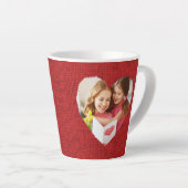 Tasse Latte Rustic Burlap Red Heart Mom Photo (Angle droit)
