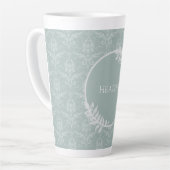 Tasse Latte Sage Green Elegant Damask Personnalisé (Angle gauche)