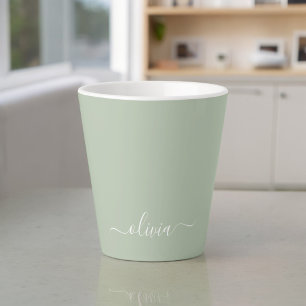 Tasse Latte Sage Green Minimaliste Moderne Monogramme Élégant