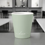 Tasse Latte Sage Green Minimaliste Moderne Monogramme Élégant<br><div class="desc">Découvrez notre collection moderne minimaliste de monogramme Sage Green : Élégez votre esthétique avec une sophistication sereine et une élégance intemporelle. Notre collection présente des designs minimalistes dans une teinte verte sage et tranquille, complétés par des monogrammes raffinés adaptés à votre style personnel. De la papeterie polie aux accessoires polyvalents,...</div>