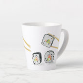 Tasse Latte Saumon Sushi Rolls Avec Baguettes (Angle droit)
