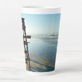 Tasse Latte Scene de plage Lifeguard (Devant)