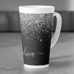 Tasse Latte Script Monogram Girly Name<br><div class="desc">Parties scintillant à étincelles métalliques noir et argent Nom du monogramme Tasse de café en latte . Cela rend le cadeau parfait pour 16 ans,  mariage,  douche nuptiale,  anniversaire,  baby shower ou bachelorette pour quelqu'un qui aime le luxe glam et les styles chic.</div>