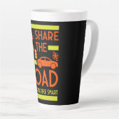 Tasse Latte Sécurité Routière à Vélo (Angle droit)
