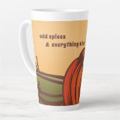 Tasse Latte Seul citrouille sur le terrain. Les feuilles d'aut (Angle gauche)