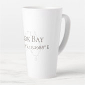 Tasse Latte Shark Bay Australie Latitude & Longitude (Angle droit)