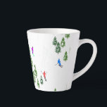 Tasse Latte Skieurs alpins Freeride Illustration<br><div class="desc">skieur d'hiver cool design motif avec skieurs skieurs sur les pistes de la station de ski alpin parmi des sapins enneigés dans les alpes. Les skieurs freeride portent des combinaisons de ski rétro vintages et colorées, descendent en ski avec des skis sur un arrière - plan de paysage de montagne...</div>