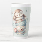 Tasse Latte Sleeping Owl in Stacked Floral Teacups (Devant)