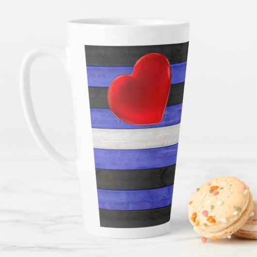 Tasse Latte SlipperyJoe's cuir drapeau orgueil noir bleu royal (En situation)