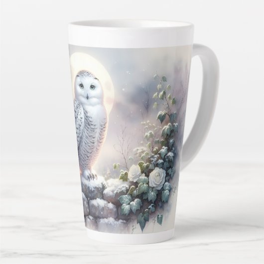 Tasse Latte Snowy Owl in Moonlit Winter Garden (Angle droit)