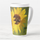 Tasse Latte Soft Yellow Wild Sunflowers and Bees Photograph (Angle droit)