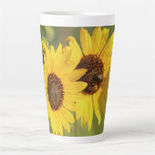Tasse Latte Soft Yellow Wild Sunflowers and Bees Photograph (Devant)
