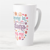 Tasse Latte Someone in Indiana Loves Me Boho Hippie Design (Angle droit)