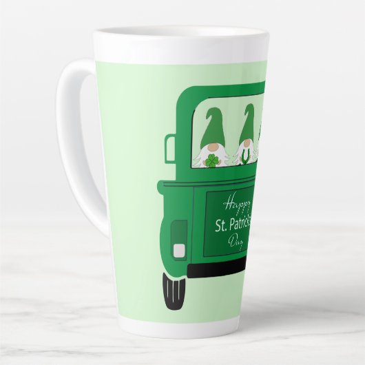 Tasse Latte St Patrick's Day Gnomes dans un camion (Angle gauche)