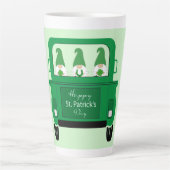 Tasse Latte St Patrick's Day Gnomes dans un camion (Devant)