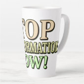 Tasse Latte "STOP MISINFORMATION" Mignonne conception. Command (Angle droit)