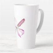 Tasse Latte stylo blanc avec ruban rose (Angle droit)