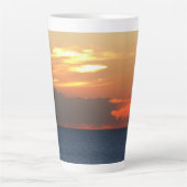 Tasse Latte Sunset Clouds and Sailboat Seascape (Devant)