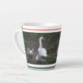 Tasse Latte Swan avec de jeunes cygnes mignons Design Latte Mu (Angle gauche)