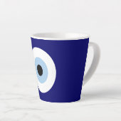 Tasse Latte Symbole de protection et de bonne chance (Angle droit)