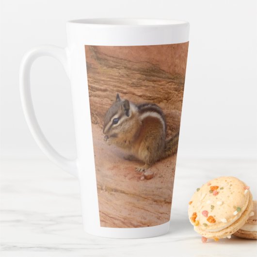 Tasse Latte Tamia de Zion sur les rochers rouges (En situation)