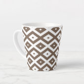 Tasse Latte Taupe brown and white diamond pattern (Angle gauche)