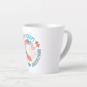 Tasse Latte "Teach Accept Love Understand" Puzzle Piece Flower (Angle droit)