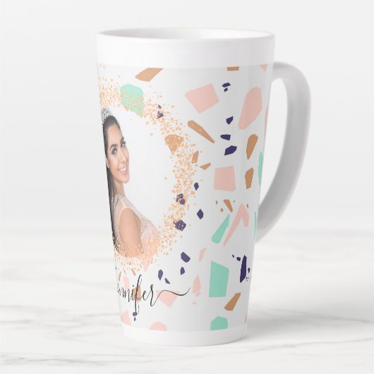 Tasse Latte Terrazzo rose or menthe blanc nom photo script (Angle droit)