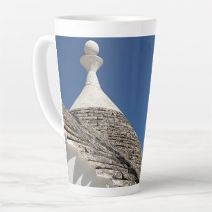 Tasse Latte Toit à Alberobello en Italie