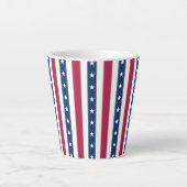 Tasse Latte Traces verticales avec étoiles Patriotique (Devant)