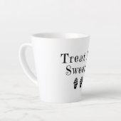 Tasse Latte Traitez-moi de la boue douce (Angle gauche)