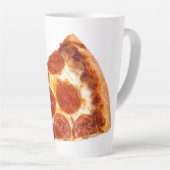 Tasse Latte Tranche de pizza pepperoni classique de SlipperyJo (Angle droit)