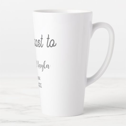 Tasse Latte Trinquons à nom de fête de fiançailles date élégan (Droite)