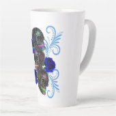 Tasse Latte Triple Jour Noir Des Crânes Morts Roses Bleus (Angle droit)