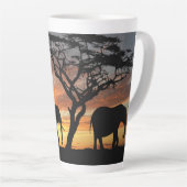 Tasse Latte Trois éléphants au coucher du soleil (Angle droit)