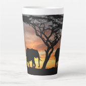 Tasse Latte Trois éléphants au coucher du soleil (Devant)