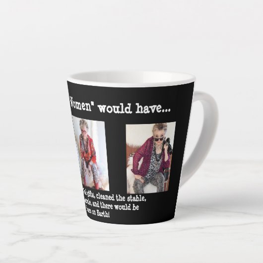 Tasse Latte Trois femmes sages et humoristiques à Noël (Angle droit)