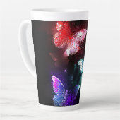 Tasse Latte Trois papillons brillants sur l'arrière - plan de  (Angle gauche)