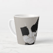 Tasse Latte Tuxedo Chilling de chat (Angle gauche)