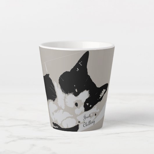 Tasse Latte Tuxedo Chilling de chat (Devant)