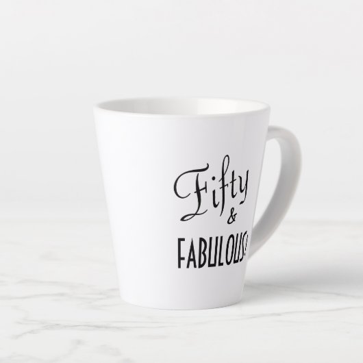 Tasse Latte Typographie chic Cinquante et FABULE ! Anniversair (Angle droit)