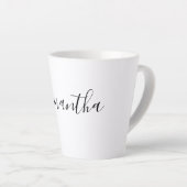 Tasse Latte Typographie de script manuscrite moderne Nom (Angle droit)