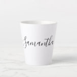 Tasse Latte Typographie de script manuscrite moderne Nom<br><div class="desc">Une tasse moderne branchée branchée et branchée. Ajoutez votre propre nom. Si vous préférez choisir parmi de nombreuses autres polices.</div>