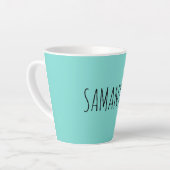 Tasse Latte Typographie moderne Nom Bleu Vert (Angle gauche)
