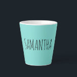 Tasse Latte Typographie moderne Nom Bleu Vert<br><div class="desc">Un bijou moderne et tendance nom de la police avec un arrière - plan bleu vert. ajoutez votre propre nom ou vos initiales. Si vous préférez choisir parmi de nombreuses autres polices.</div>