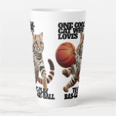 Tasse Latte Un chat Cool qui aime jouer au Bas-chat-ball (Devant)
