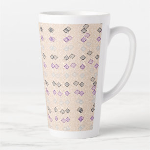 Tasse Latte Un foulard décoratif aux tons violets et marron,